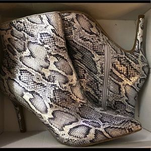 BP Maisie Silver/ blue booties